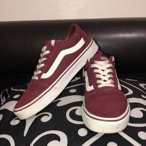 Cute maroon vans 👟